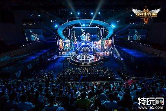 防守反击的 防守反击的